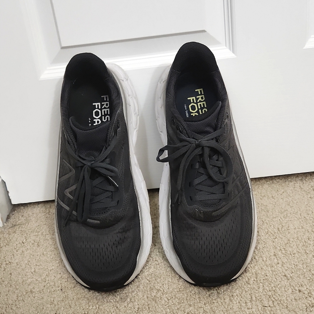 New Balance Fresh Foam X More V4 in Black/Phantom size 12 2E Wide, Gently Used